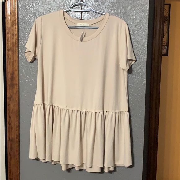 entro Tops - Cute cream colored top